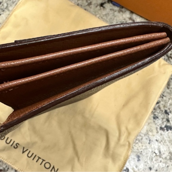 Authentic LV wallet - Picture 10 of 11